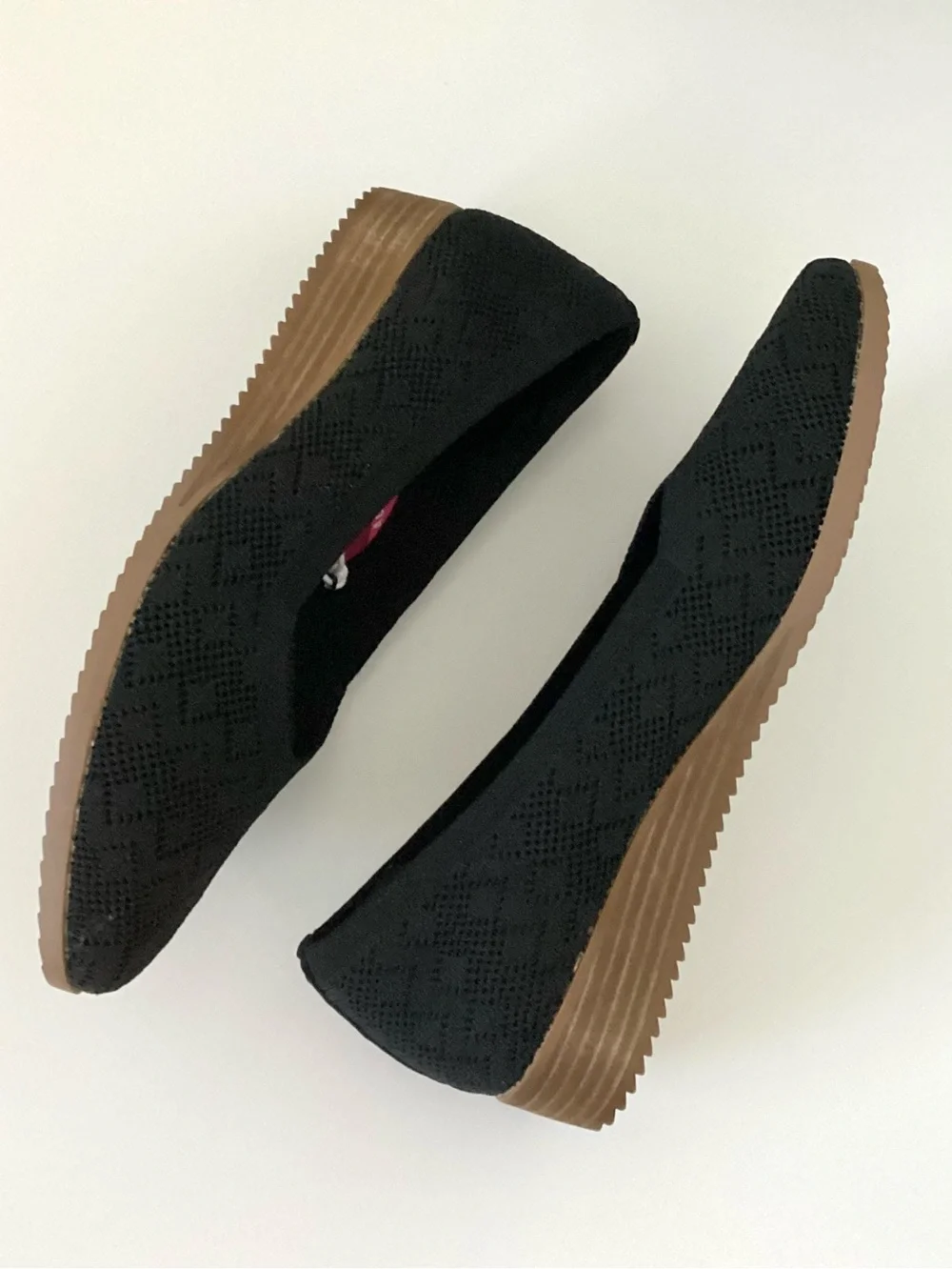 \Skechers\ NWT Cleo Knit Slip-Ons